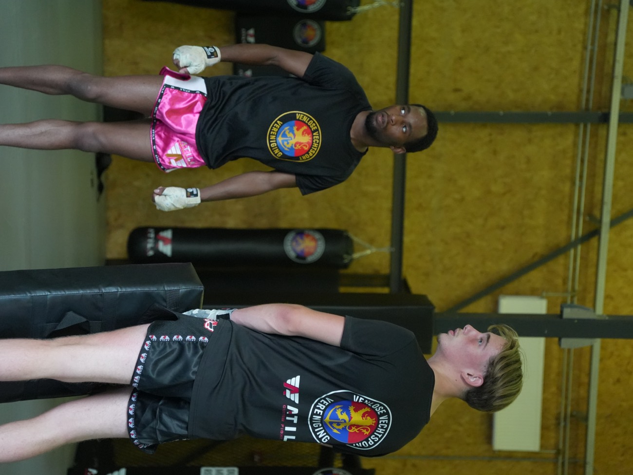 Leden van de vereniging samen op de mat na een training